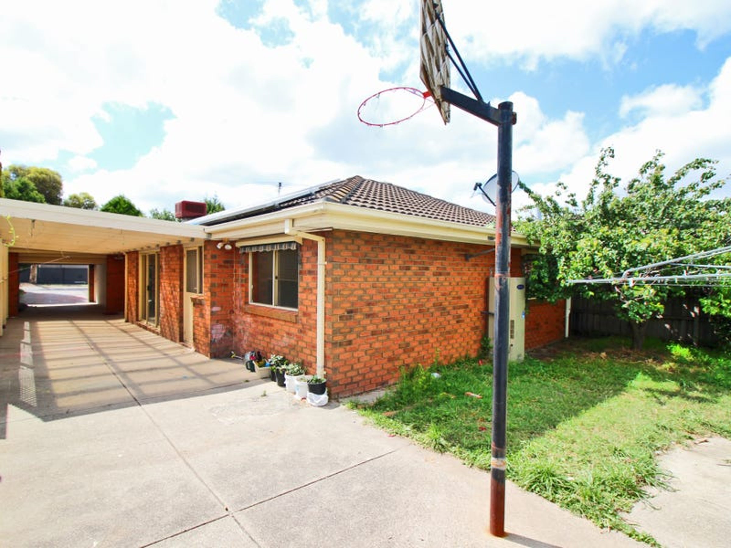 10 Dowding Close, Fawkner, image 3 of 13