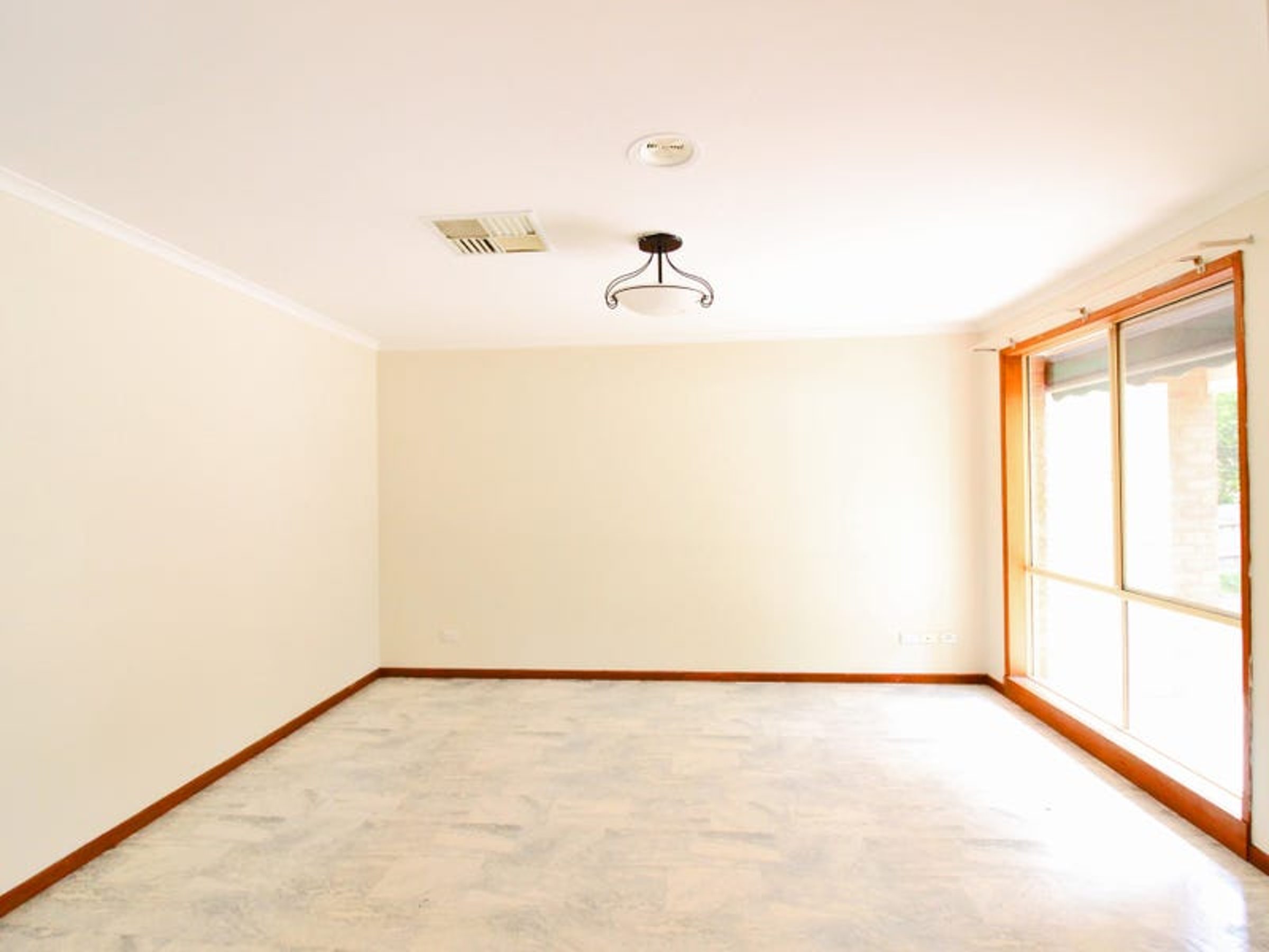 10 Dowding Close, Fawkner, image 5 of 13