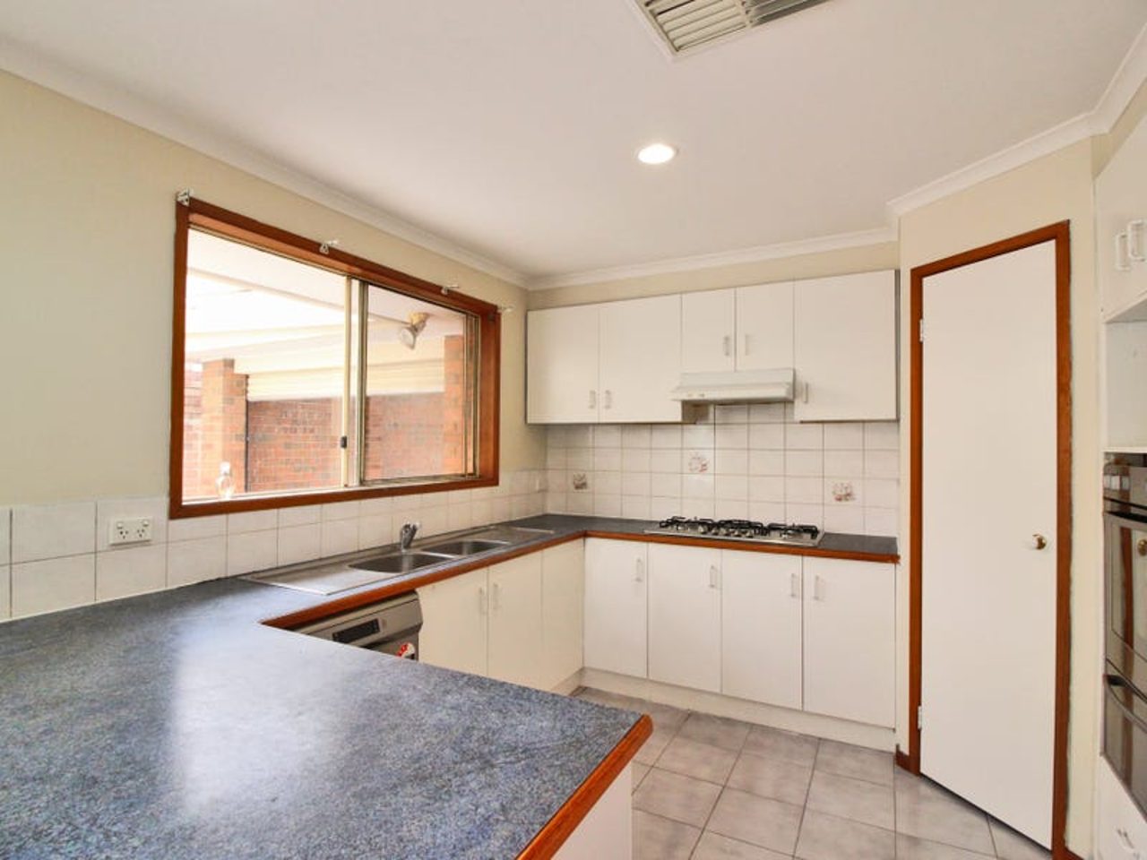 10 Dowding Close, Fawkner, view 9