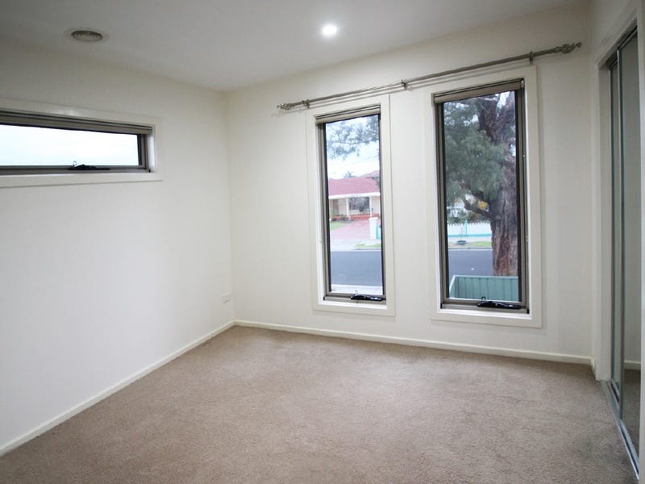 U1 / 60 William Street, Fawkner, view 6
