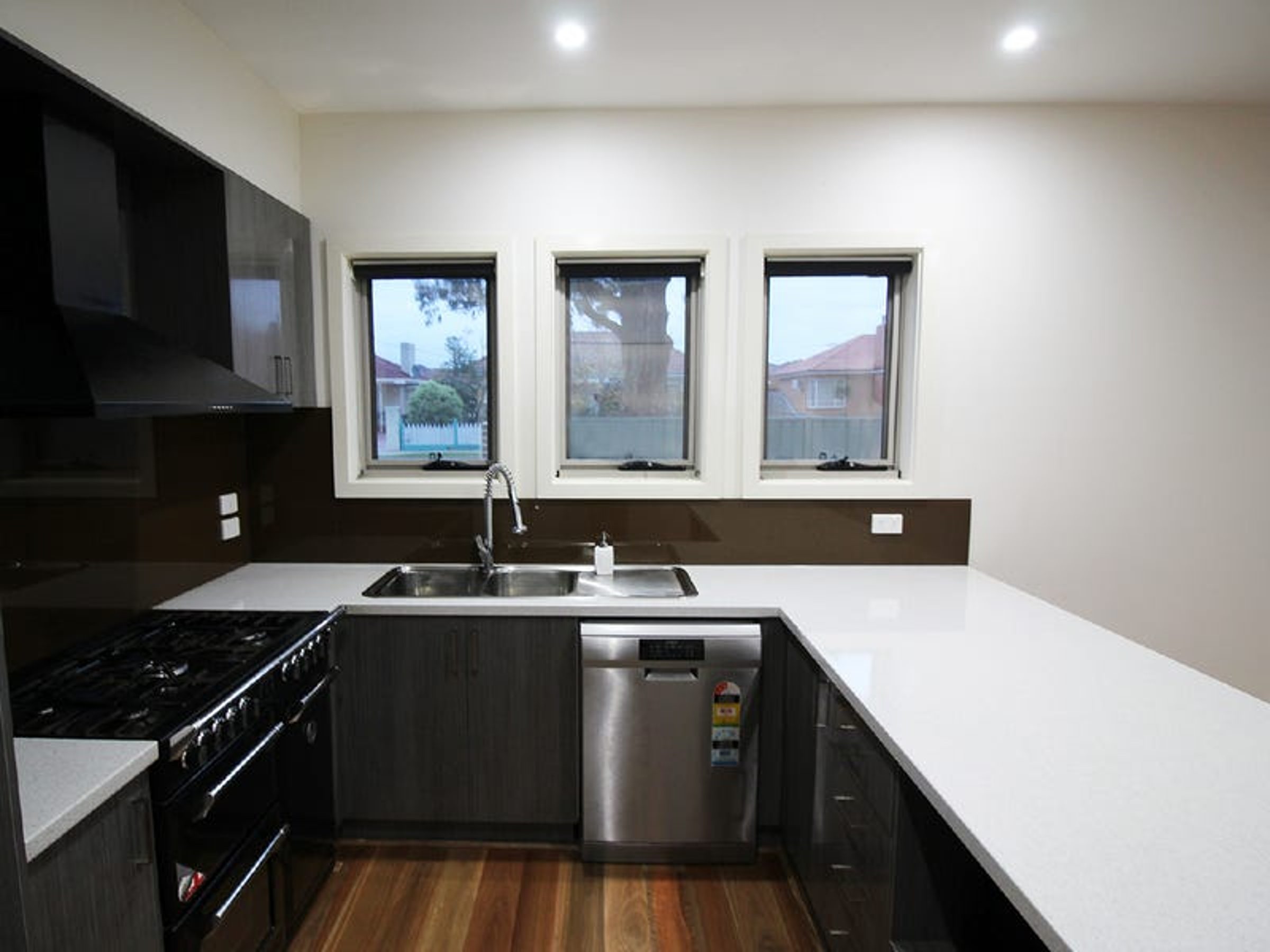 U1 / 60 William Street, Fawkner, image 9 of 13