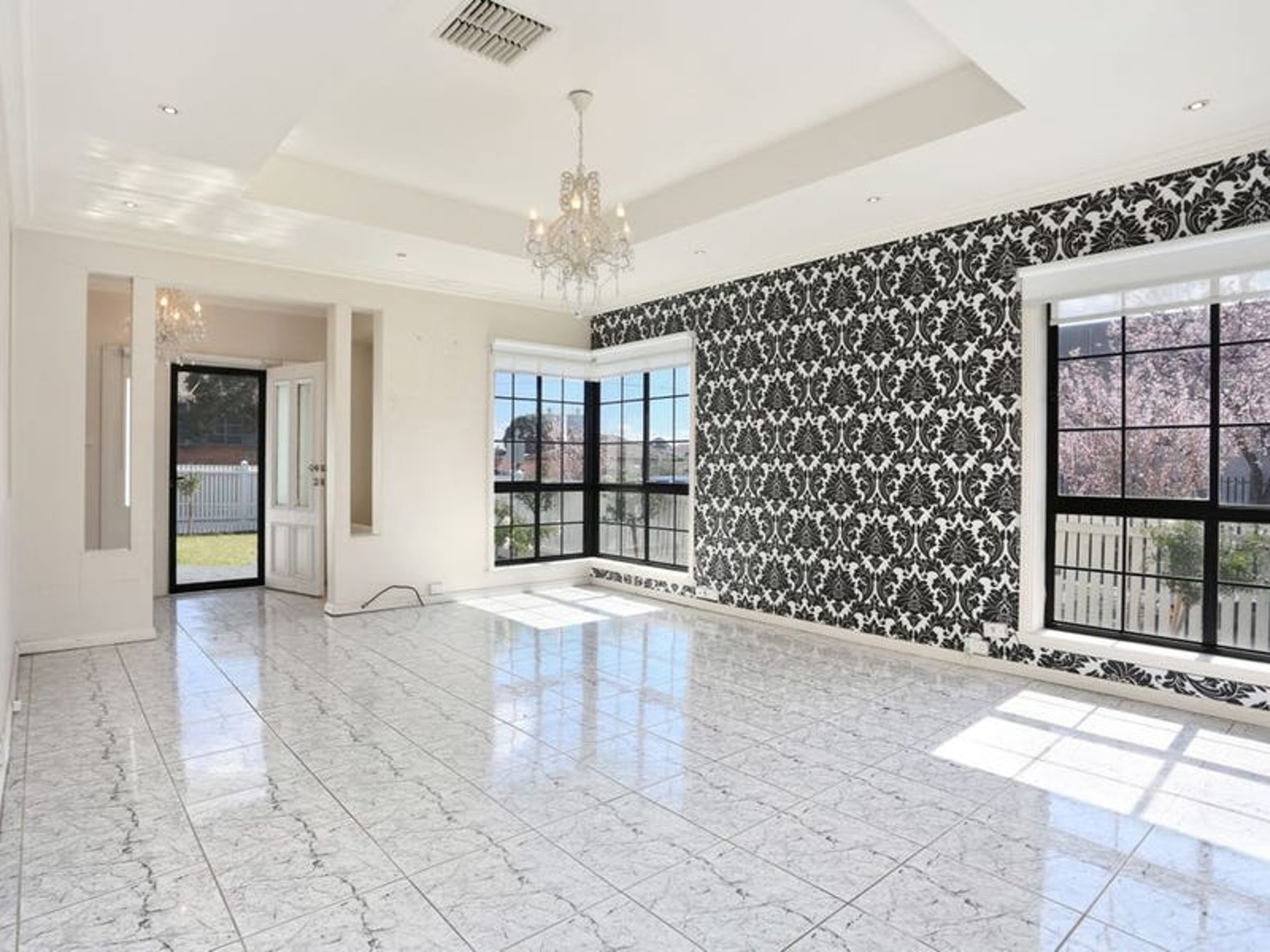 12 Williams Road, Coburg North, image 5 of 11