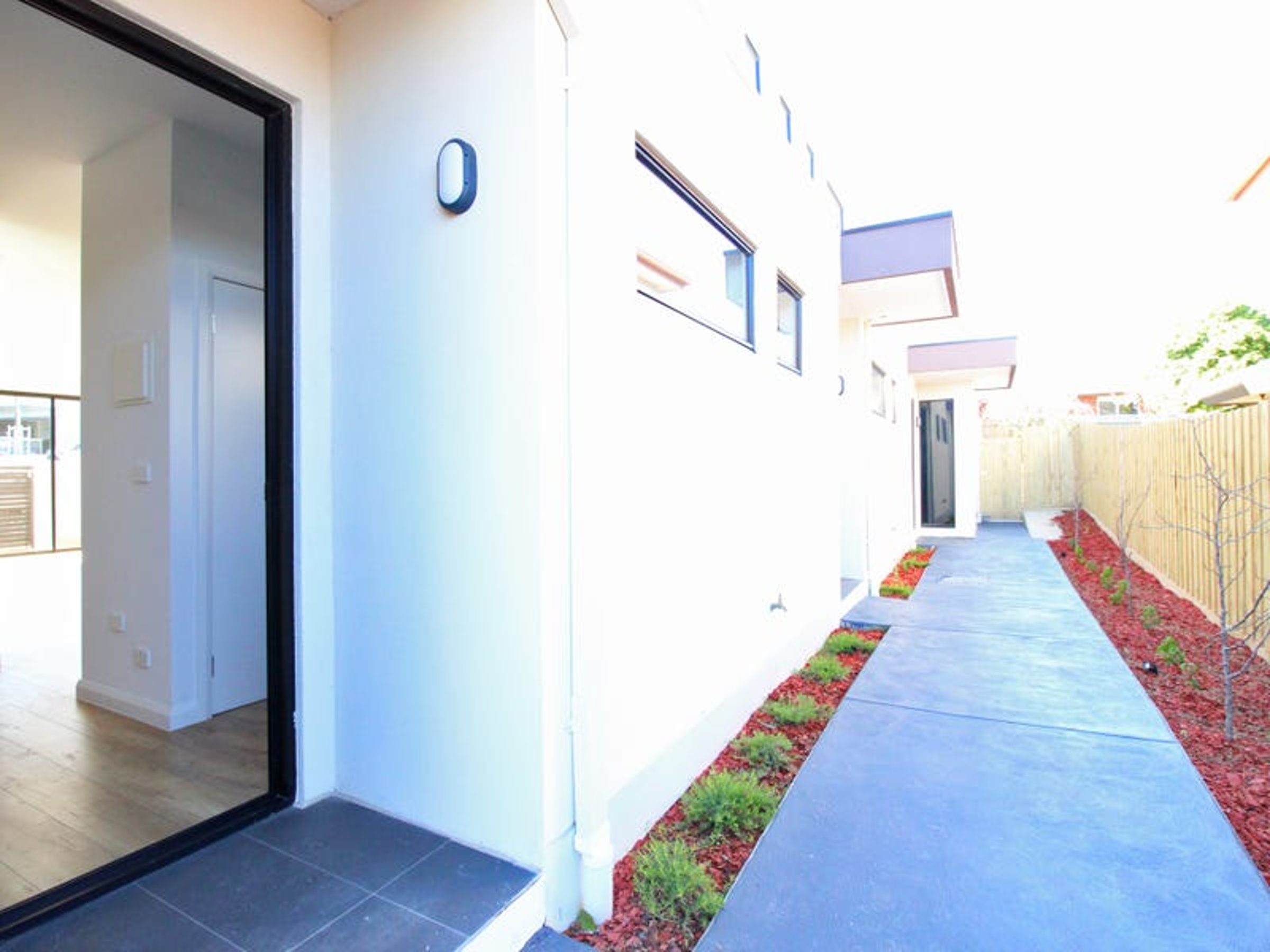 2 / 2 Ada Street, Doncaster, image 2 of 15