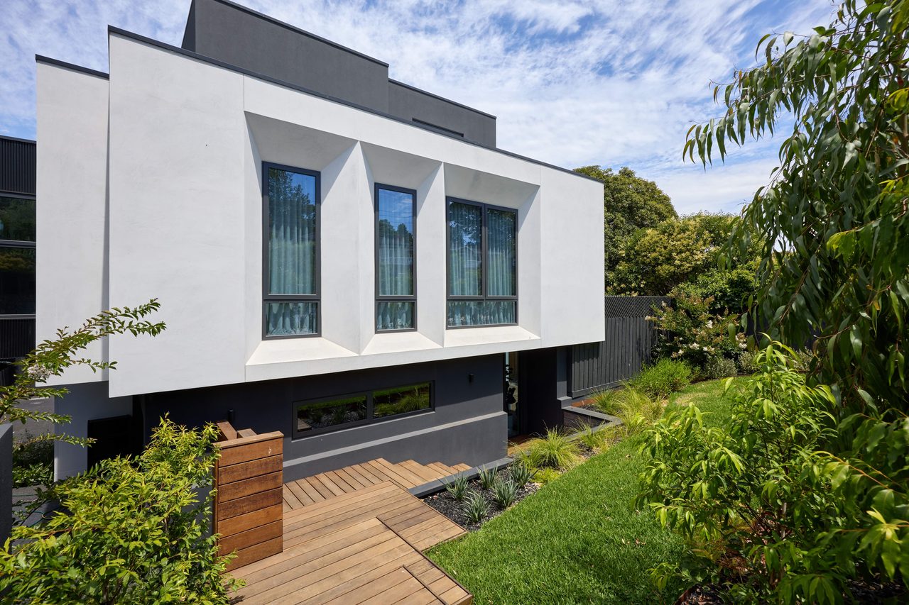1 / 298 High Street Road, Mount Waverley